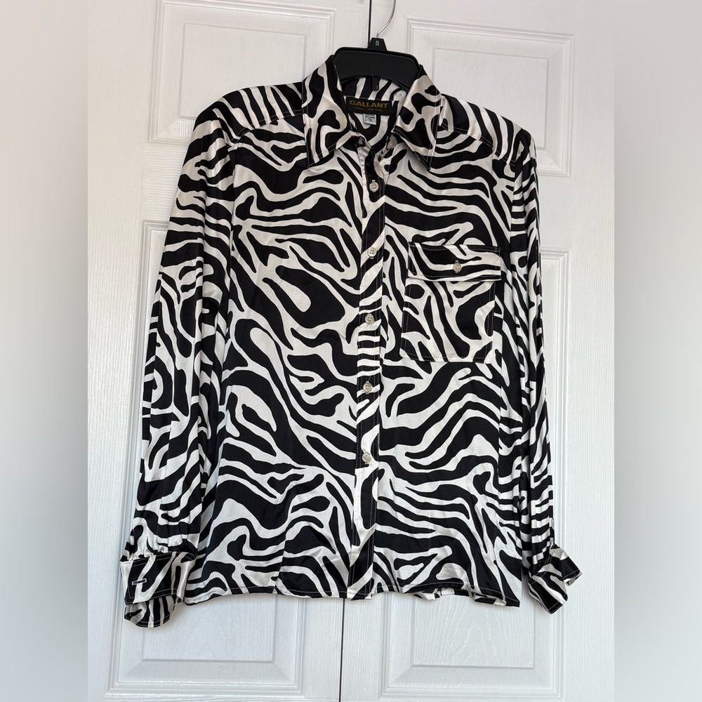 Women’s vintage 100% Silk black White Botton Down Blouse Size 12
